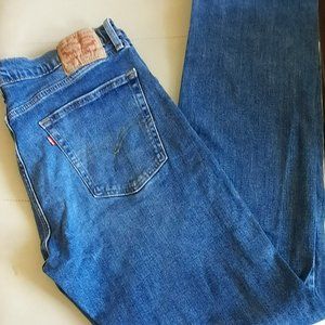 MEN'S LEVI JEANS AND BUTTON DOWN LONG SLEEVE SHIRTS